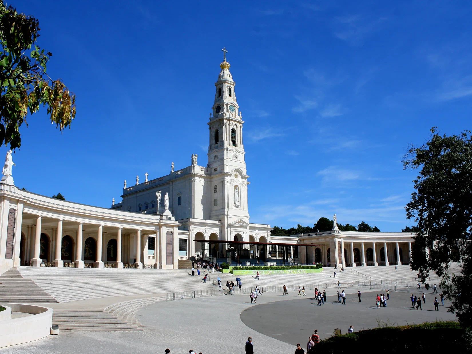 Day Trip to Fátima and Mafra